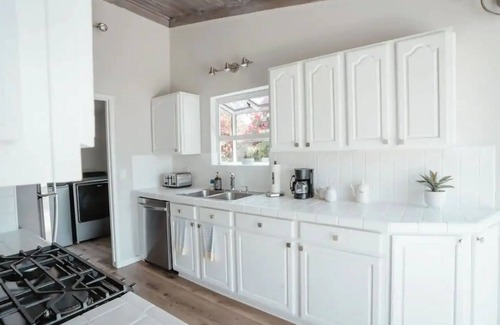 Campanil Casa | Charming 3 Bedroom House by Hendry's Beach!