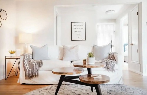 Campanil Casa | Charming 3 Bedroom House by Hendry's Beach!