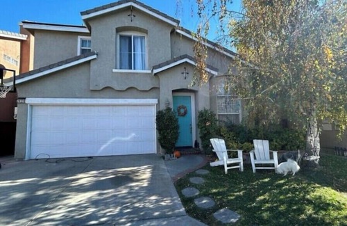 Santa Clarita Casa | Charming 3 Bedroom Pool &Hot Tub