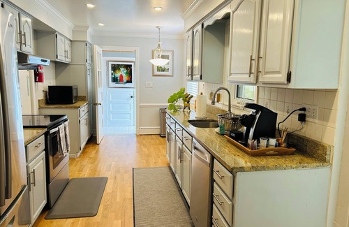 Silver Spring Casa | Charming 3-bedroom house with WiFi and AC in Silver Spring