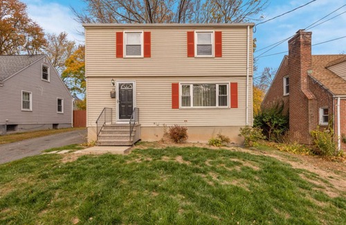 Hartford Casa | Charming 3-bedroom house in lovely West Hartford with WiFi