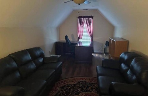 Winston - Salem Casa | Charming 3-bedroom house in Winston-Salem with AC, WiFi