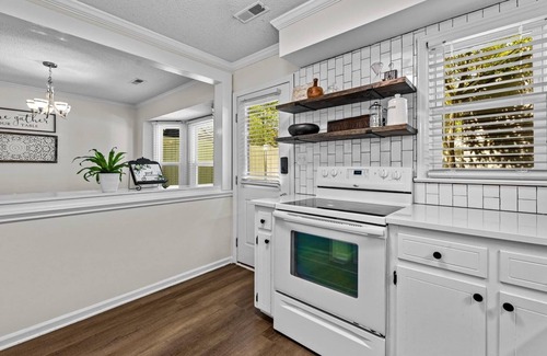 Greenville Casa | Charming 3-bedroom 2.5-bathroom townhome with WiFi and AC in Greenville