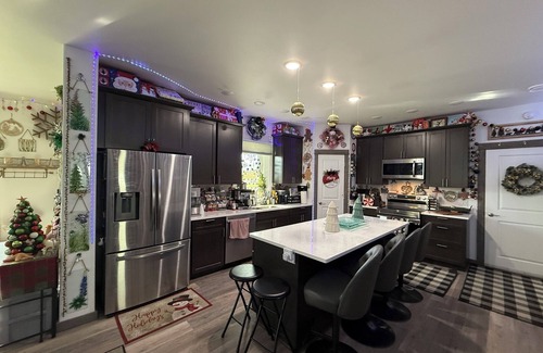 North Pole Casa | Charming 3-bedroom 2 bathroom house in enchanting North Pole, Christmas Theme!