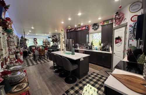 North Pole Casa | Charming 3-bedroom 2 bathroom house in enchanting North Pole, Christmas Theme!