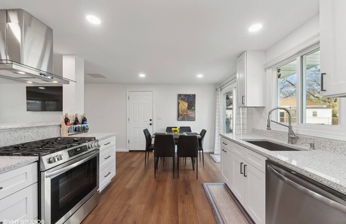 Wasco Casa | Charming 3-bedroom/ 2 Bath Single Family Home/ Schaumburg