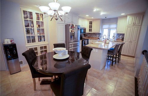 Bellevue Casa | Charming 3-bedroom 4 bath house in serene Green Bay with WiFi,AC