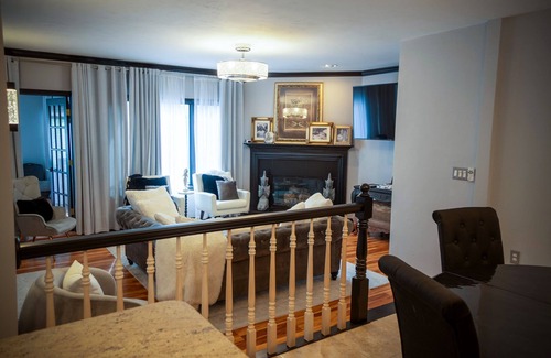 Bellevue Casa | Charming 3-bedroom 4 bath house in serene Green Bay with WiFi,AC