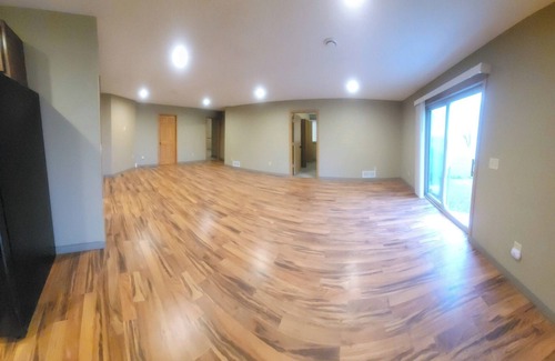 Blue Earth County Apartamento | Charming 3-bedroom apartment in lower level of home. Eagle Lake with AC, WiFi