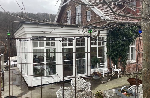 Bastad Apartamento | Charming 3-bedroom apartment close to the beach in central Båstad