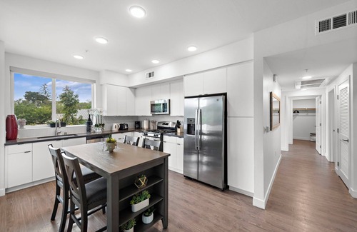 Lyon Street Apartamento | Charming 3-bedroom apartment next to Disneyland/Newport/Irvine