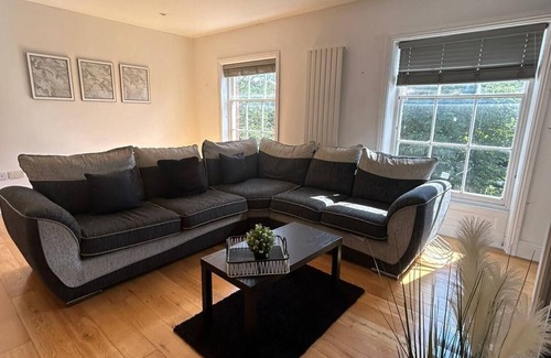 Grimsby Apartamento | Charming 3-bedroom apartment with WiFi in Grimsby