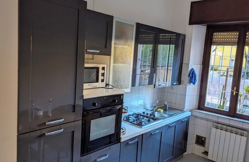 Saronno Apartamento | Charming 3-bedroom apartment with AC, WiFi at Saronno