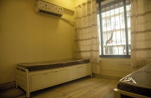 Vile Parle West Apartamento | Charming 3-bedroom apartment with AC in marvelous Mumbai