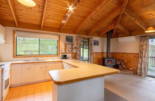 Bonnie Doon Casa | Charming 3-bedroom house in serene Bonnie Doon with lake views