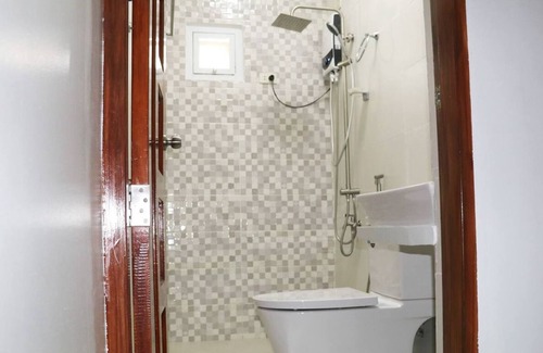 Caloocan Apartamento | Charming 3 bedroom boutique, bathtub, 180sq.meters
