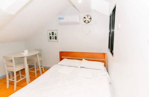 Caloocan Apartamento | Charming 3 bedroom boutique, bathtub, 180sq.meters