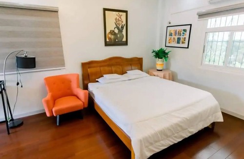 Caloocan Apartamento | Charming 3 bedroom boutique, bathtub, 180sq.meters