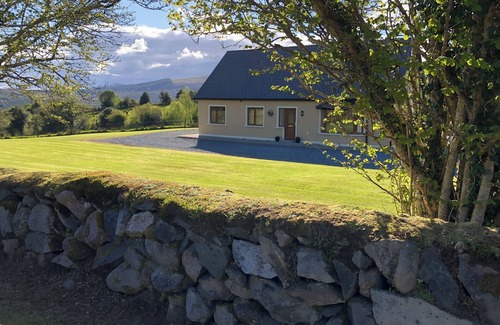Kenmare Casa | Charming 3-bedroom bungalow in Kenmare with WiFi access