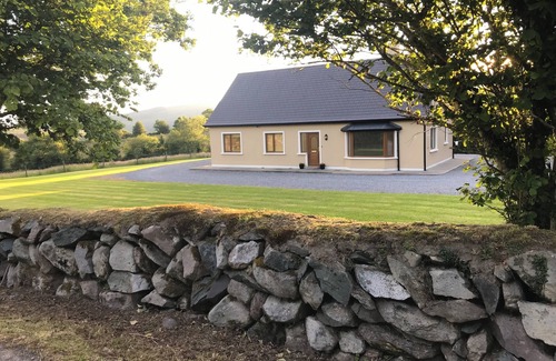 Kenmare Casa | Charming 3-bedroom bungalow in Kenmare with WiFi access