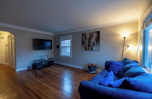 Redford Casa | Charming 3-bedroom bungalow with WiFi, AC in welcoming Redford