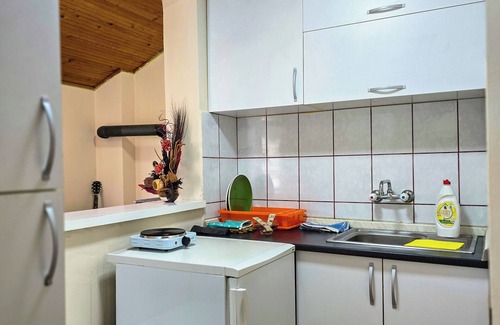 Inija Cabaña | Charming 3-bedroom cottage with AC, WiFi in delightful Čortanovci