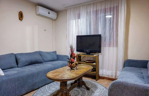 Inija Cabaña | Charming 3-bedroom cottage with AC, WiFi in delightful Čortanovci