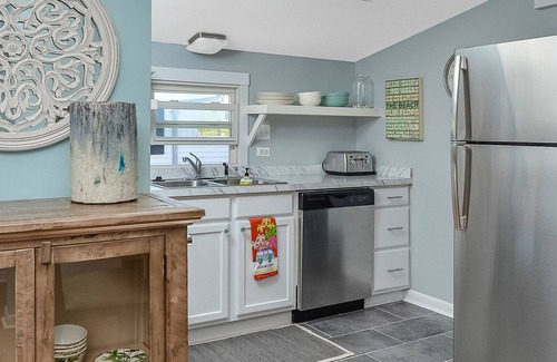 Ocean City Cabaña | Charming 3 Bedroom Cottage in Downtown Ocean City Close to Boardwalk!