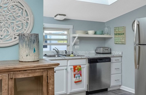 Ocean City Cabaña | Charming 3 Bedroom Cottage in Downtown Ocean City Close to Boardwalk!
