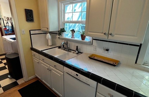 East Sacramento Casa | Charming 3-bedroom cottage in East Sacramento!