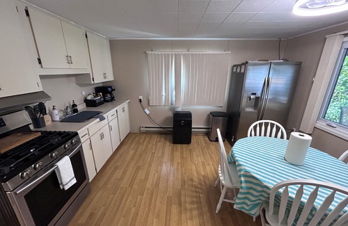 Chatham-Kent Cabaña | Charming 3 bedroom cottage, canal access to lake St Clair, family & pet friendly