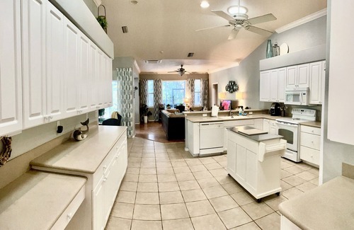 Wimauma Chalet De Esquí | Charming 3-bedroom chalet with AC and WiFi on an enchanting 3 acres