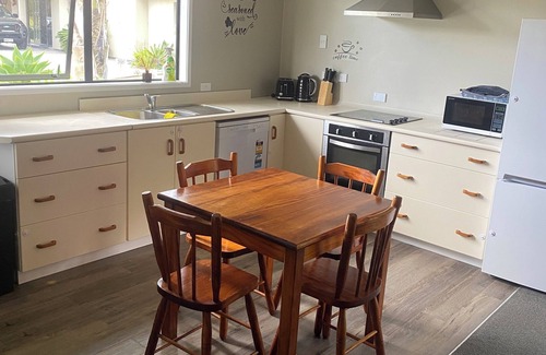 Whangarei Cabaña | Charming 3-bedroom cottage in Whangarei with WiFi, AC