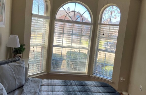 Southeast Arlington Cabaña | Charming 3-bedroom cottage in Pleasant Arlington with AC, WiFi
