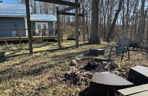 Woodfin Cabaña | Charming 3-bedroom cottage in amazing Asheville with WiFi, AC