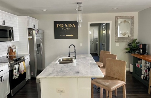 North Nashville Cabaña | Charming 3-bedroom cottage in welcoming Nashville with WiFi, AC