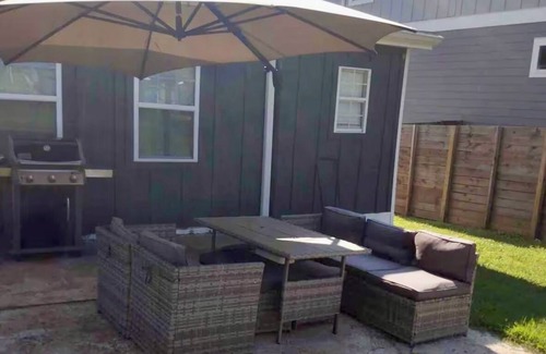 North Nashville Cabaña | Charming 3-bedroom cottage in welcoming Nashville with WiFi, AC