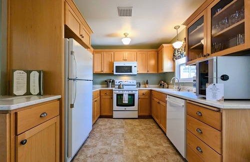 Dayton Cabaña | Charming 3-bedroom cottage located at scenic winery.