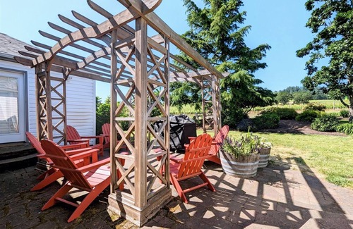 Dayton Cabaña | Charming 3-bedroom cottage located at scenic winery.