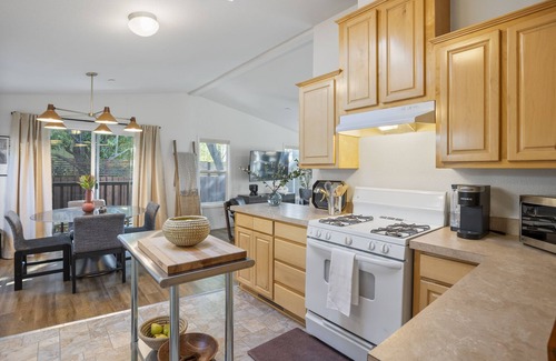 Sonoma Cabaña | Charming 3-bedroom cottage just blocks to the Sonoma Plaza.