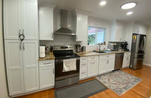 New Castle Otro | Charming 3-bedroom farmhouse in enjoyable New Castle with AC.
