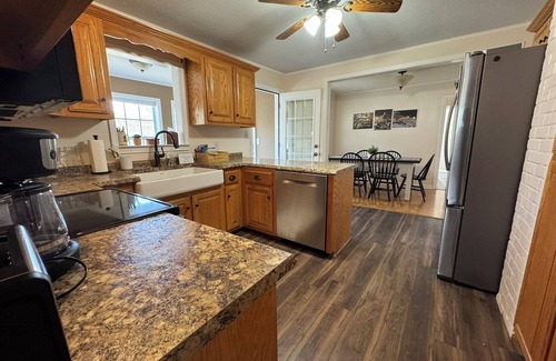 Charlotte Otro | Charming 3-bedroom farmhouse in historic Charlotte, TN