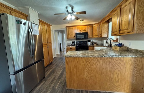Charlotte Otro | Charming 3-bedroom farmhouse in historic Charlotte, TN