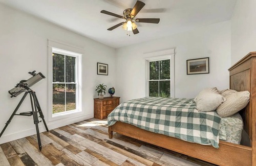 Lebanon Otro | Charming 3-bedroom Farmhouse in the Seacoast