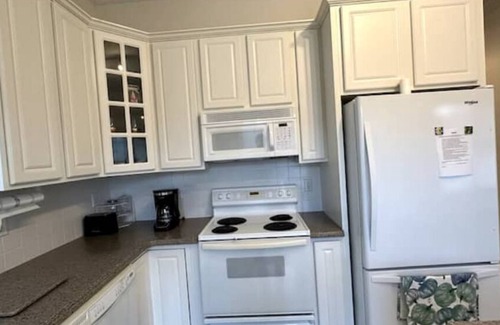 McCain Otro | Charming 3-bedroom farmhouse in terrific Durham with AC, WiFi
