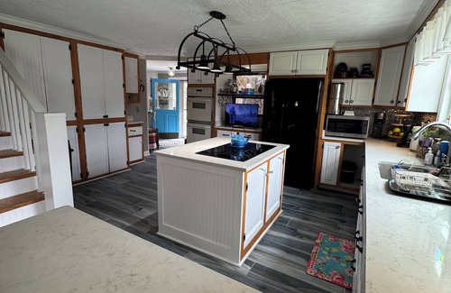 Hickman Otro | Charming 3-bedroom farmhouse with AC, WiFi in Burns