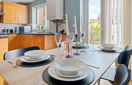 Newark upon Trent Casa | Charming 3-bedroom house with WiFi, AC in lovely Nottingham