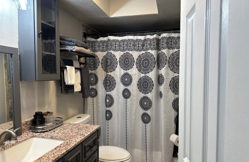Original Town Casa | Charming 3-bedroom house in delightful Carrollton with pool & Hot Tub