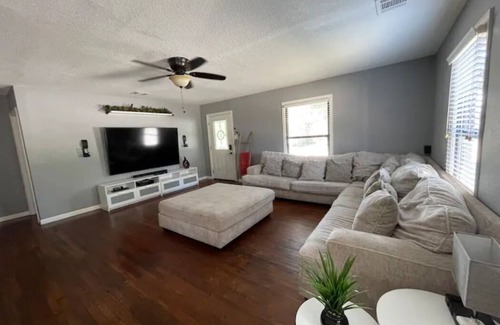 Fort Worth Cultural District Casa | Charming 3-bedroom house in delightful Fort Worth with WiFi, AC
