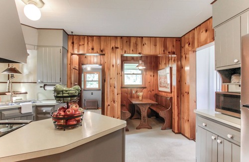 Loyalton Casa | Charming 3-bedroom house with WiFi, AC in serene Harrisburg
